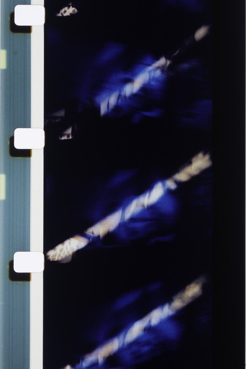 Movie poster for Couleurs délicieuses sur fond bleu (1977)