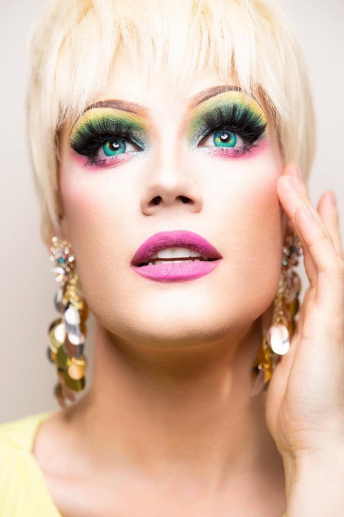 Photo of Synthia Kiss, Acting