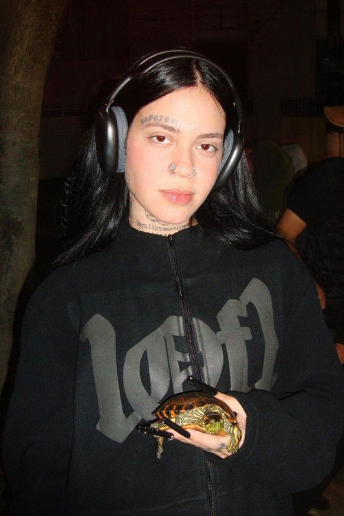 Thais Bandeira profile