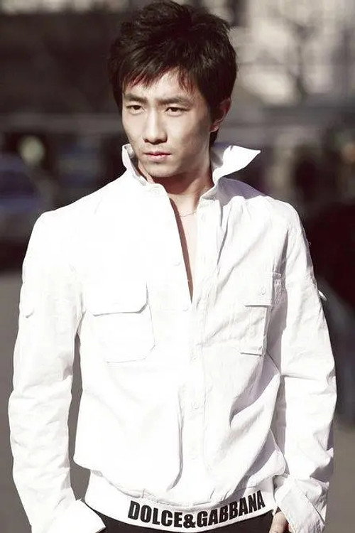 Photo of Yinglong Zhao, Acting
