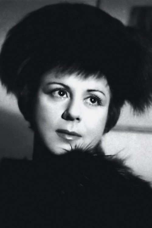Photo of Mary Aroni, Acting