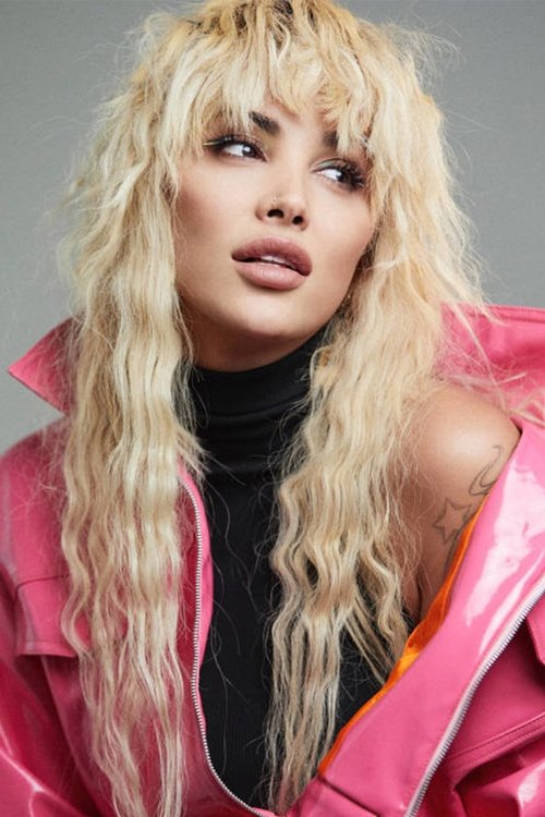 Daniela Santiago profile