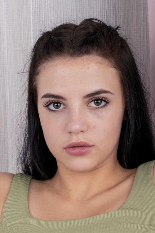 Photo of Sofi Li, Acting