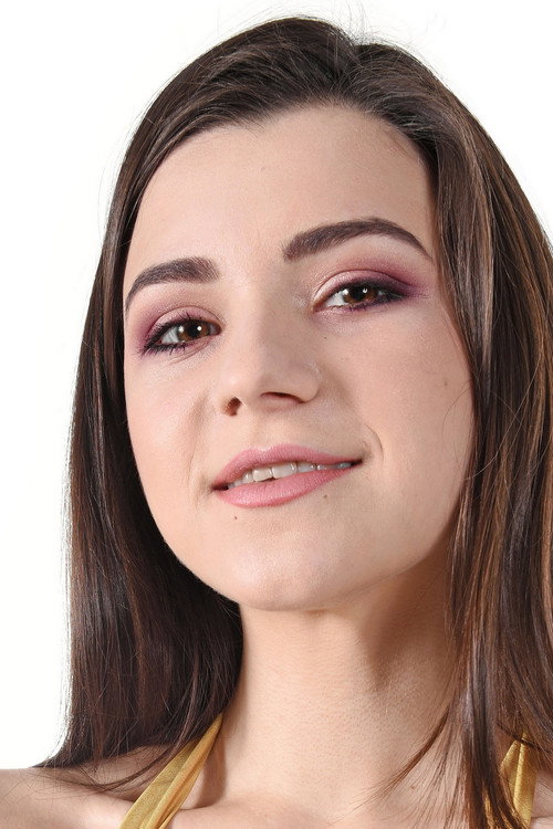 Photo of Hayli Sanders, Acting