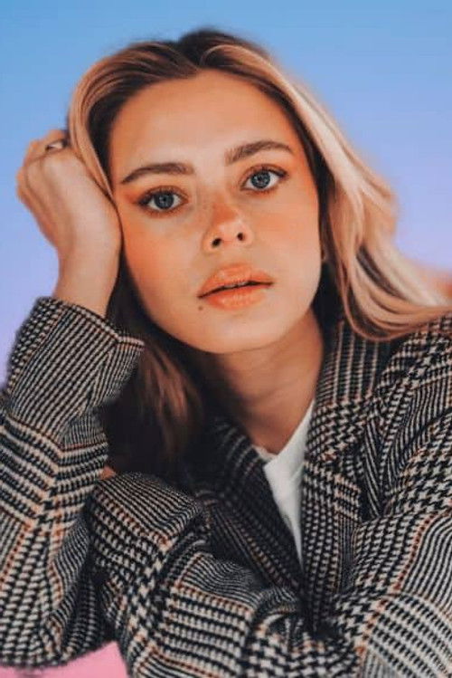 Elli Rhiannon Müller Osborne profile