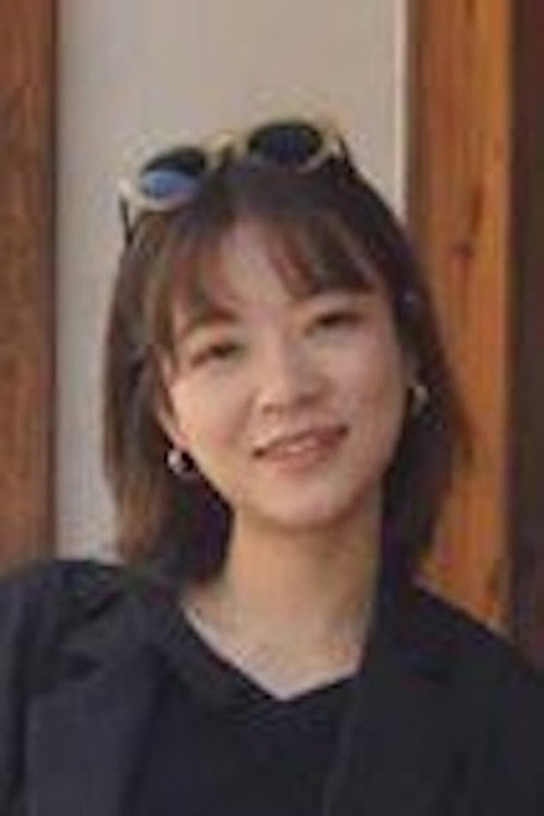 Photo of 肖诗瑶, Writing