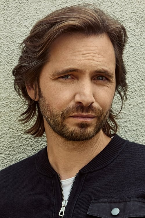 Aaron Stanford profile