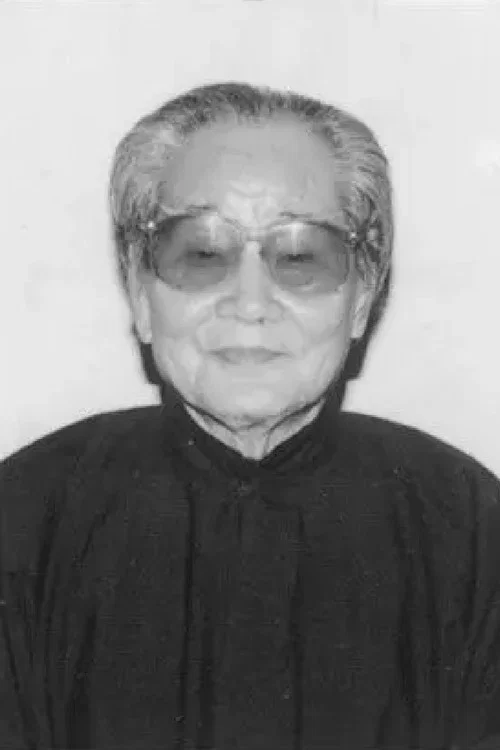 Photo of Yan Yi, Writing