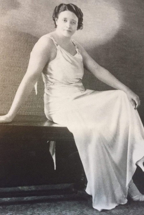 Photo of Eloyce Gist, Writing