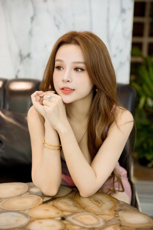 Huyền Baby profile