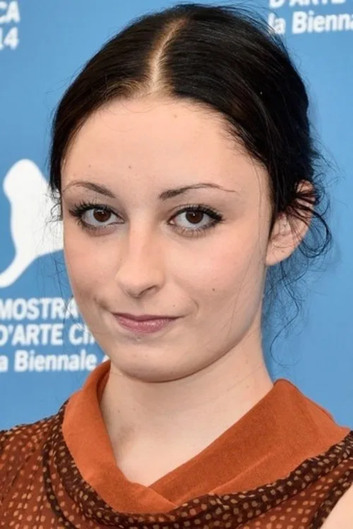 Arielle Holmes profile