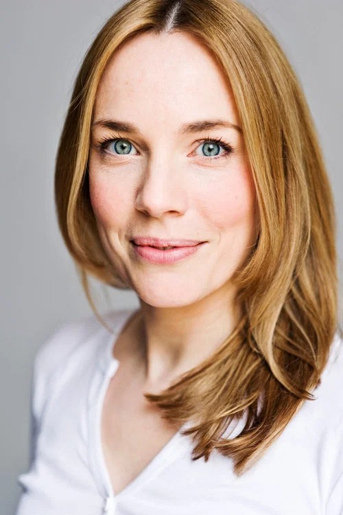 Laura Main profile