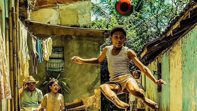 The young Pelé practicing barefoot in the Brazilian slums