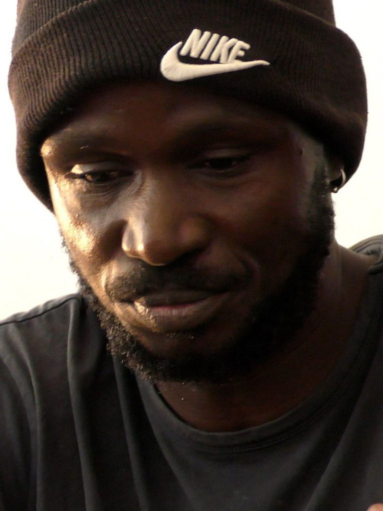 Moi, Abou, menacé de mort poster background