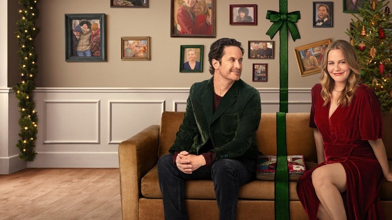 Alicia Silverstone and Oliver Hudson looking tense in a festively decorated living room