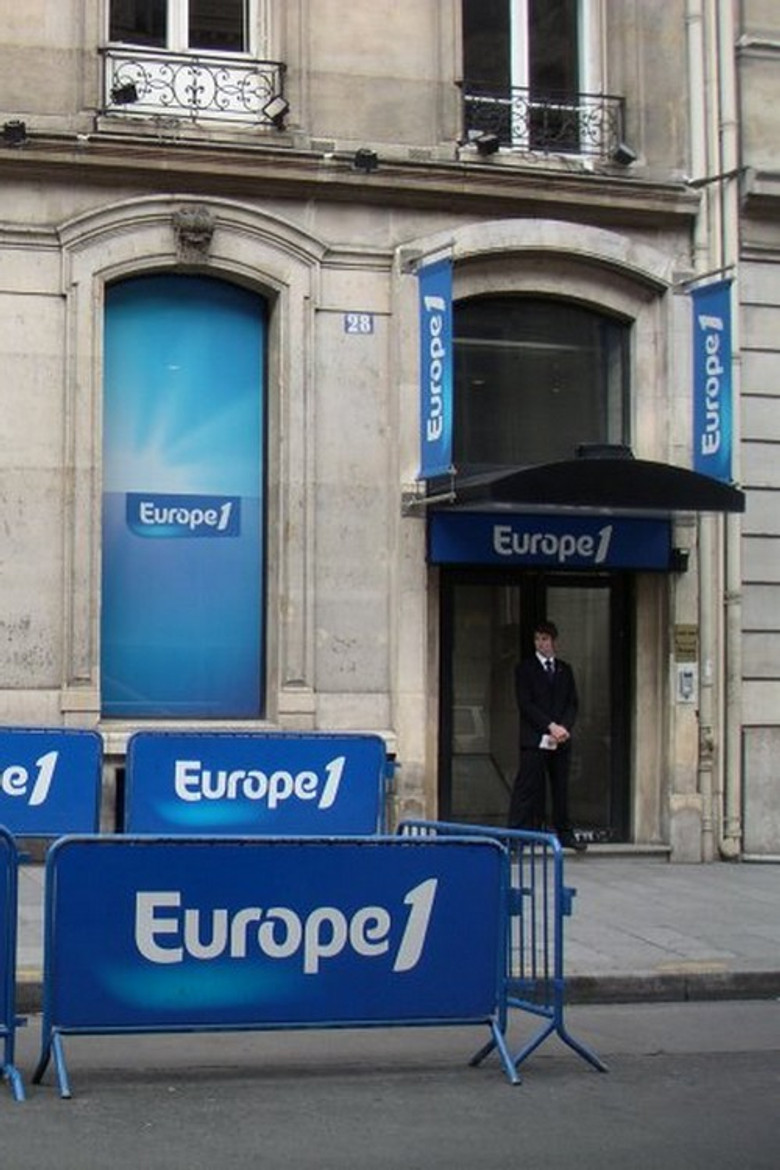 Le 26bis - Europe 1 poster background