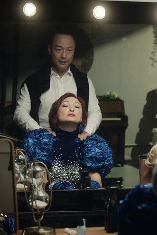 Queens poster background