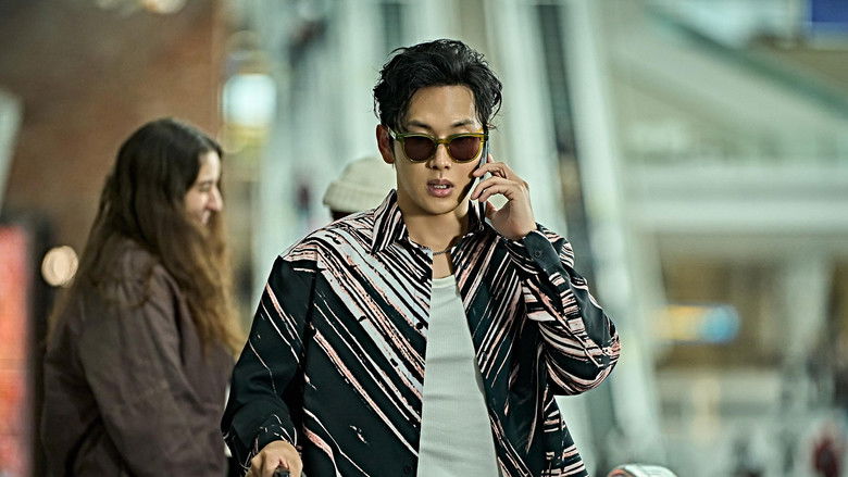 Jae-yi contemplating her next move in the shadows