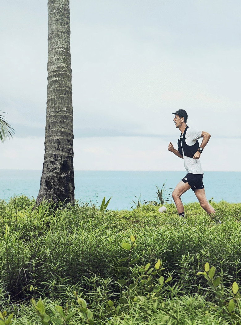 Les crinqués poster background