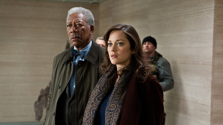 Batman and Bane fighting in the sewer