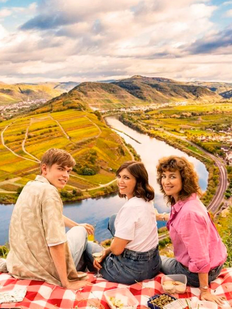 Für alle Fälle Familie poster background