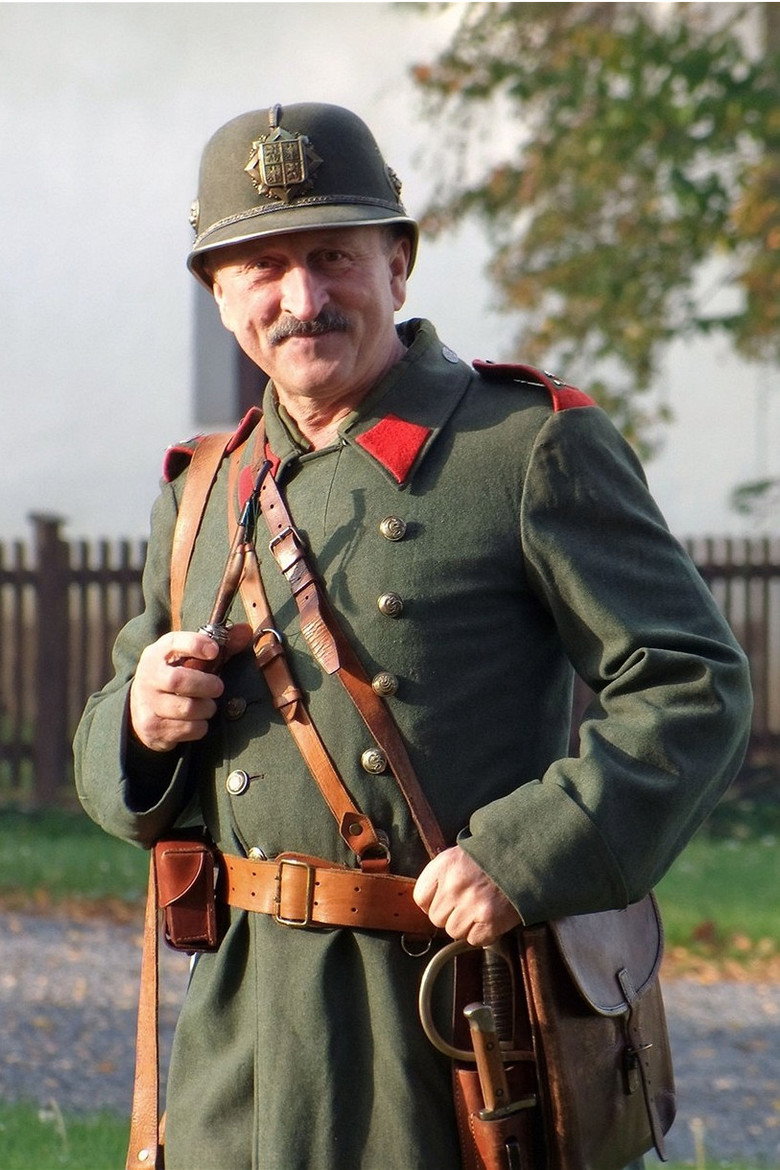 Čapkovy kapsy poster background