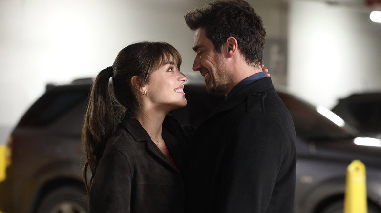 A tense encounter between the protagonist and a colleague who expects him to know her