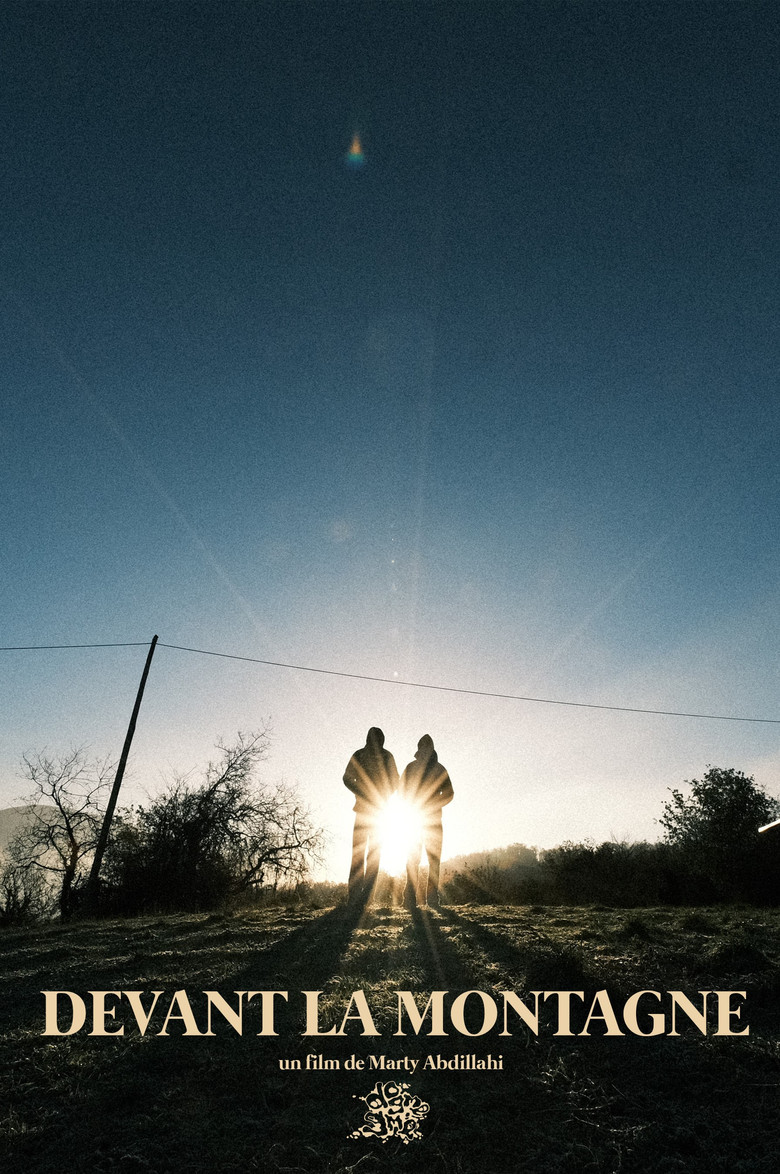 Devant la montagne poster background