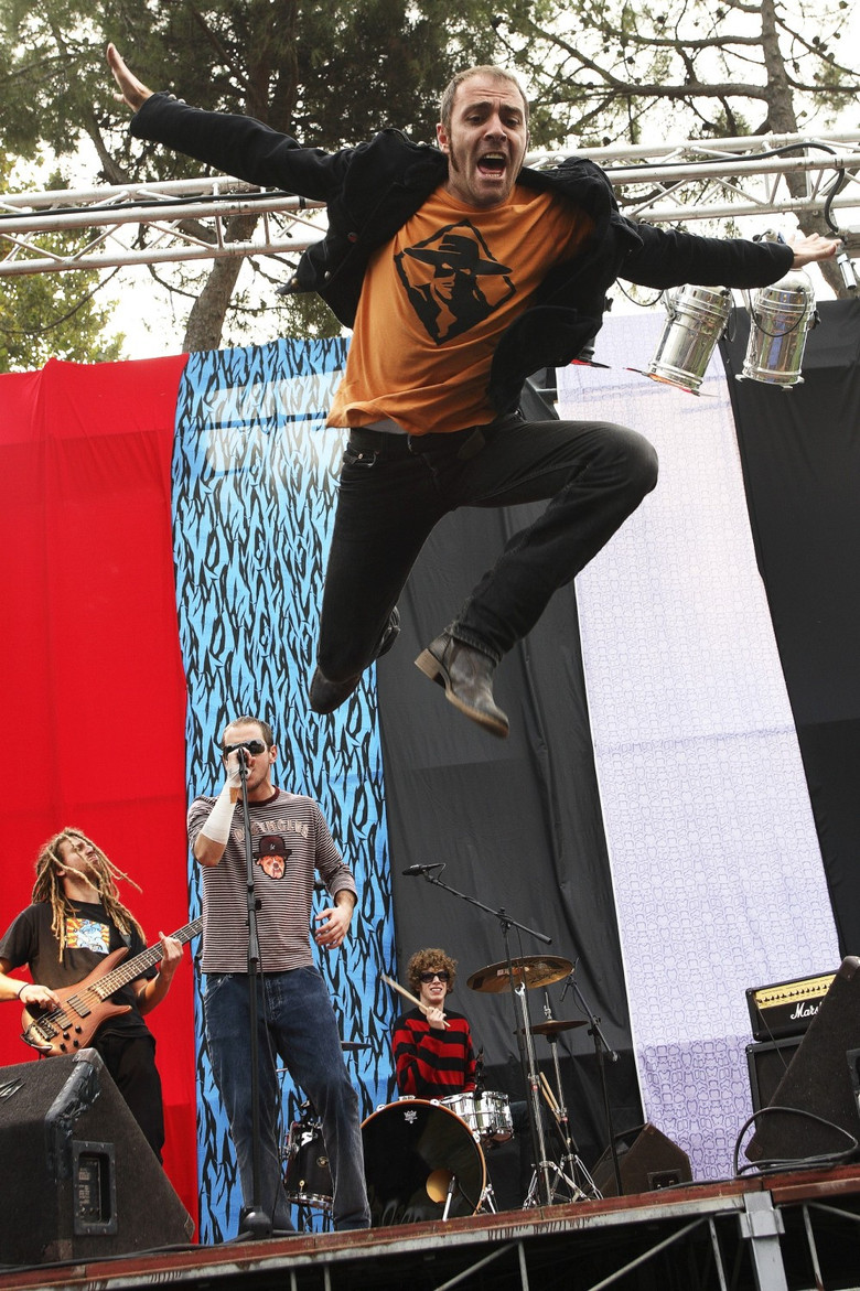 Non pensarci – La serie poster background