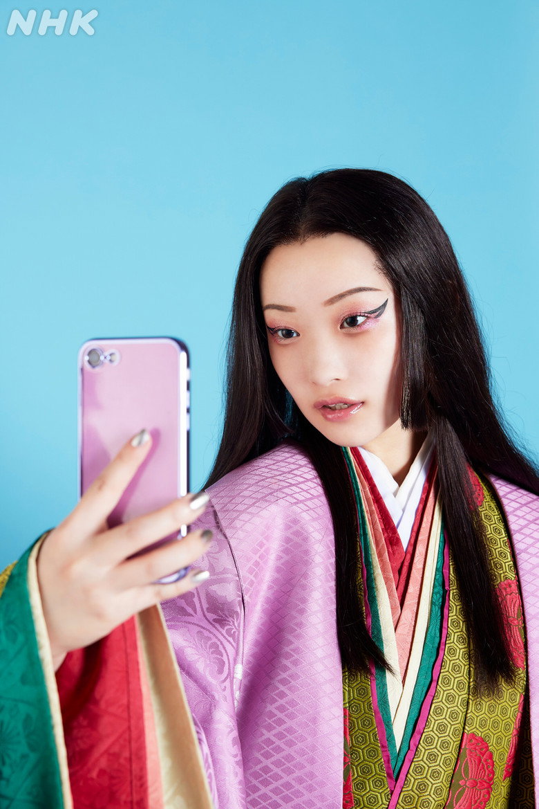 紫式部のスマホ poster background