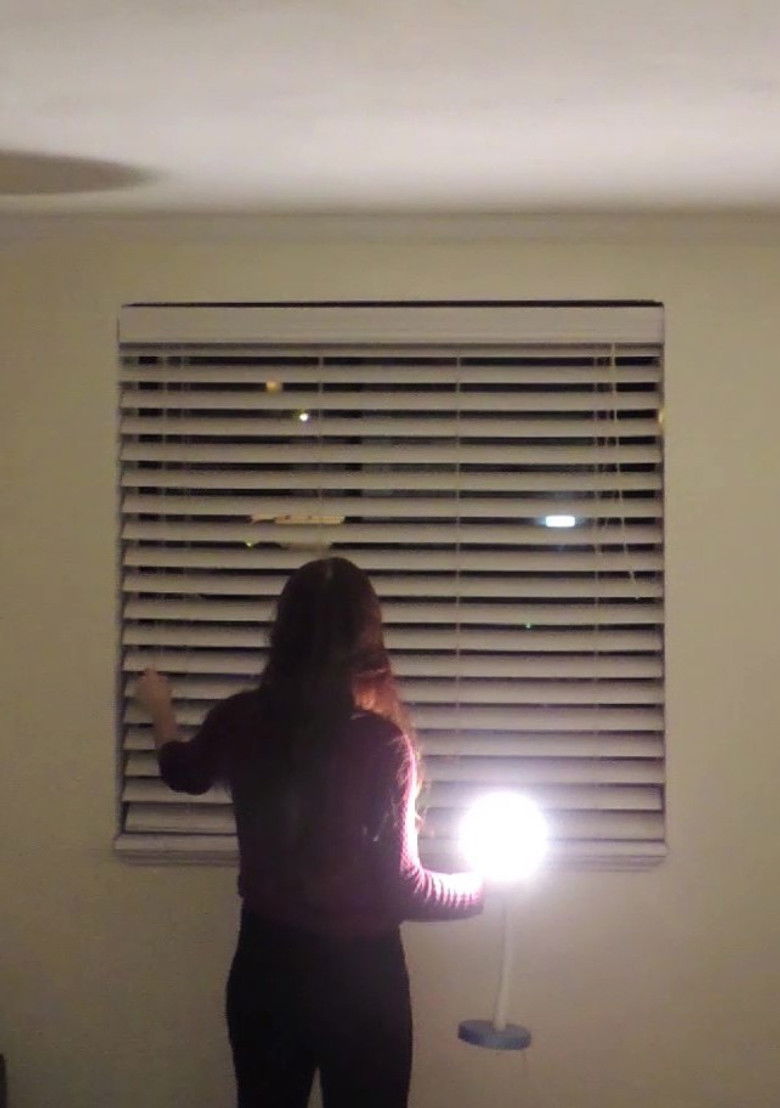 En Obra poster background