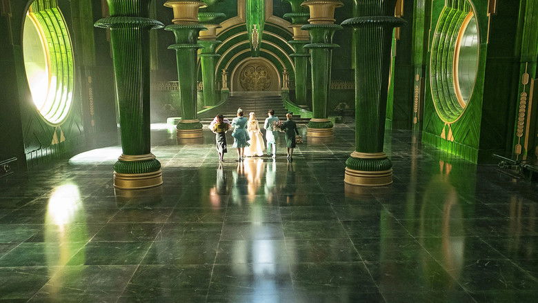 Glinda smiling to the crowd